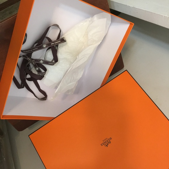 Hermes Brand New Empty Box for Tote Bag or Shoe. Dimensions 14x11x5 - Picture 5 of 14